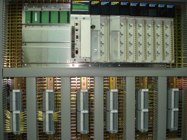 Mikroprozessorbasierter halbautomatischer Streckenblock